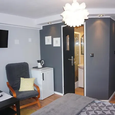 Δωμάτια σε οικογενειακή κατοικία Goscinne Evita